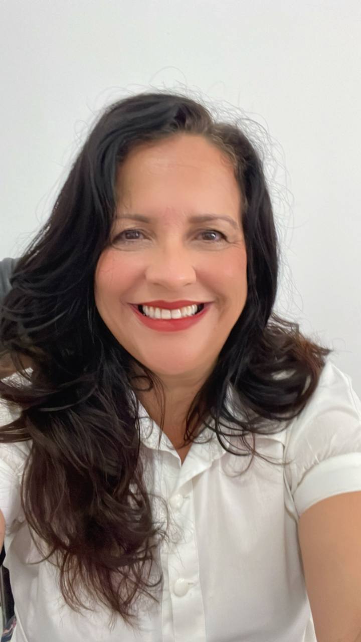 Ení Luísa, profissional de estética facial e corporal na Zona Oeste do Rio de Janeiro